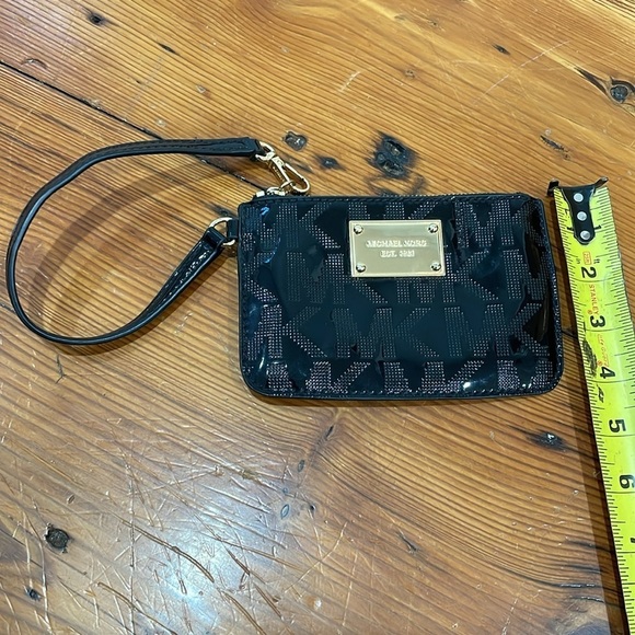 Michael Kors wristlet wallet Black Patent Leather Classic Signature big logo Bag - Picture 8 of 9